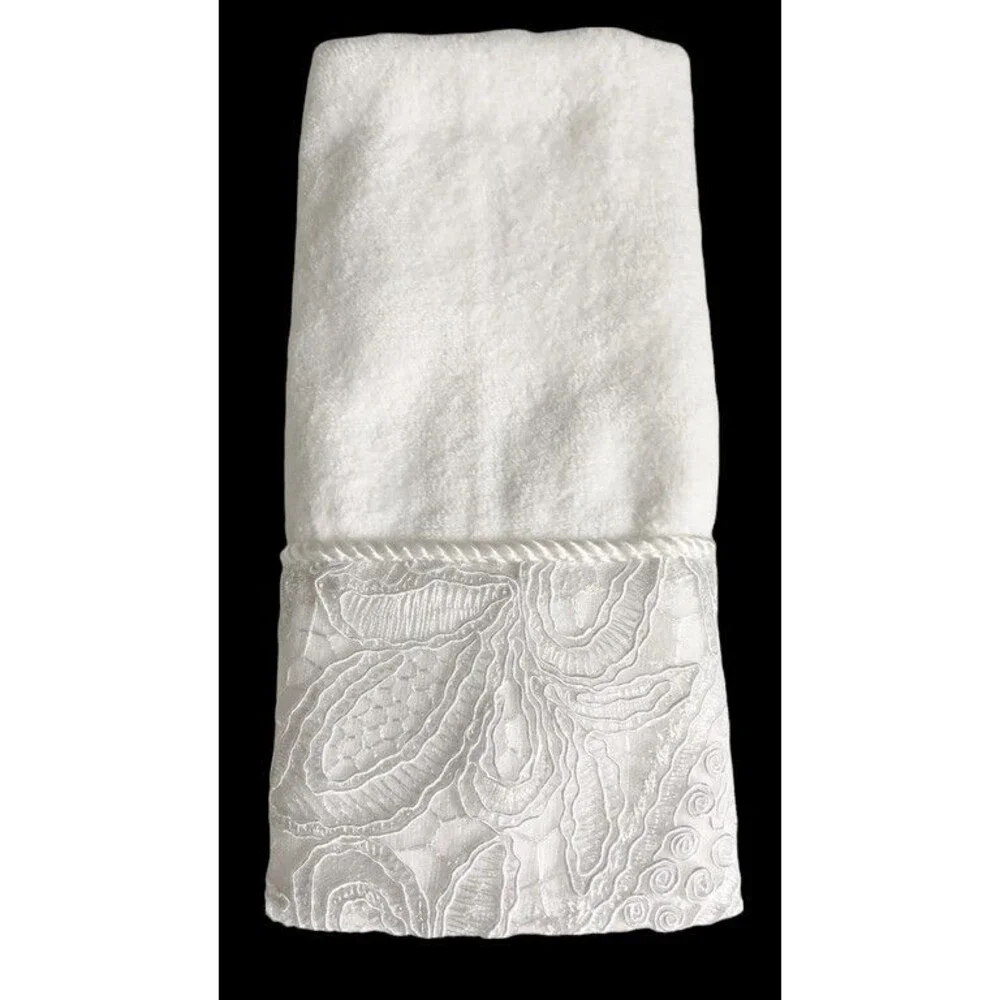 Avanti Grace Fingertip Towel White Embroidered Lace Hem Bathroom 11x18